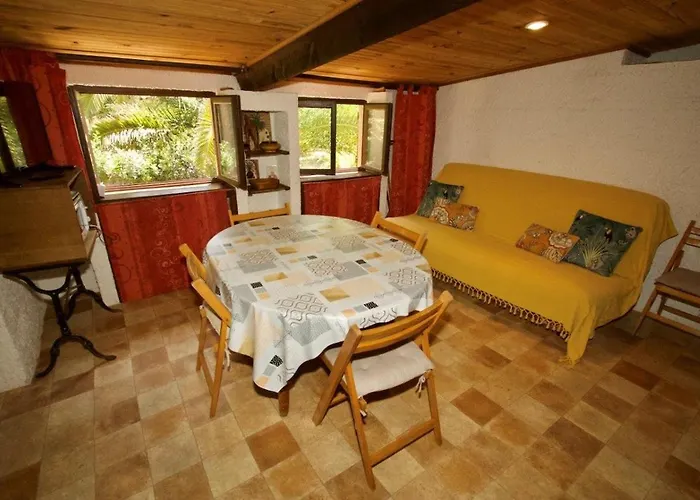 בית נופש Charmante Bergerie A *